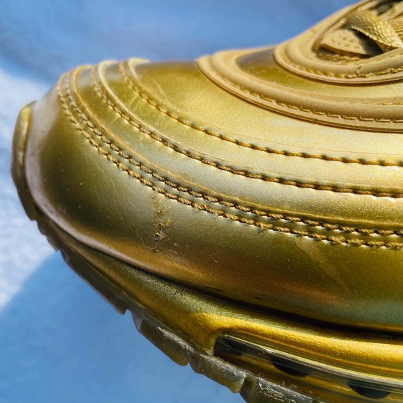 Nike Air Max 97
Gold Medal
See All
Size 11M - Picture 9 of 9